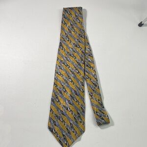 Sophisticated Men's Tie in Gold and Gray